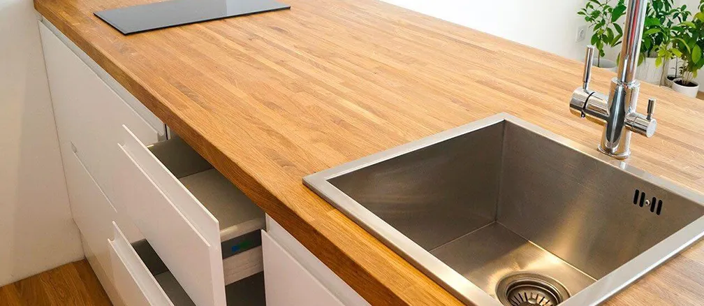 Blat konglomerat drewnopodobny: Piękno drewna, trwałość kamienia?