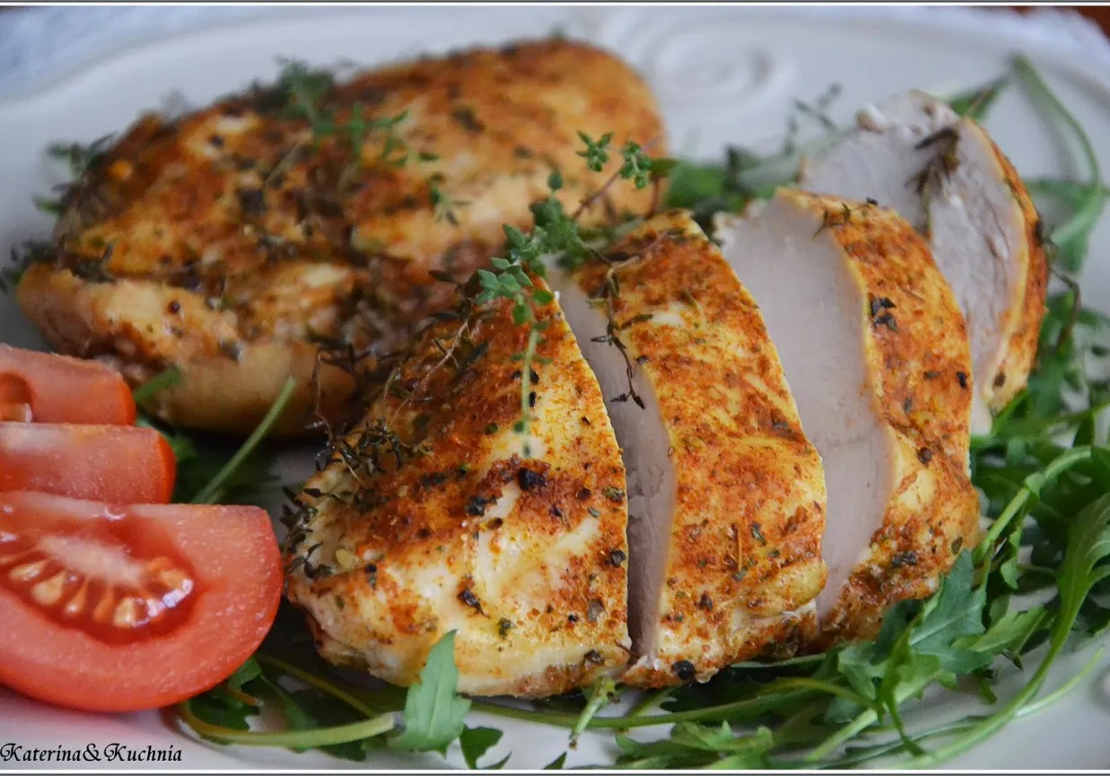 Soczysta pierś z kurczaka do sałatki: Nigdy więcej suchego mięsa!