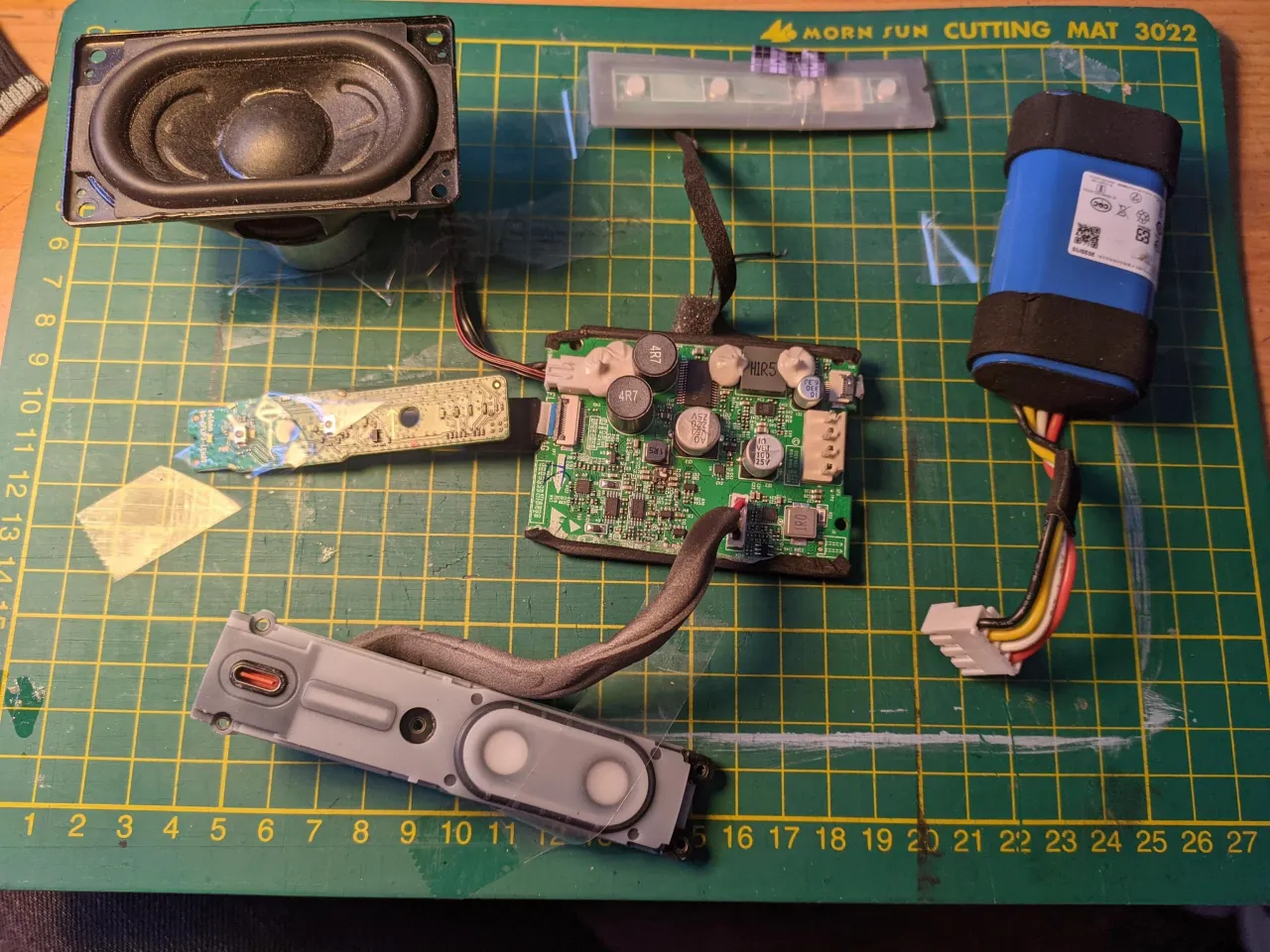 Jak rozebrać słuchawki JBL bez uszkodzeń – krok po kroku do naprawy