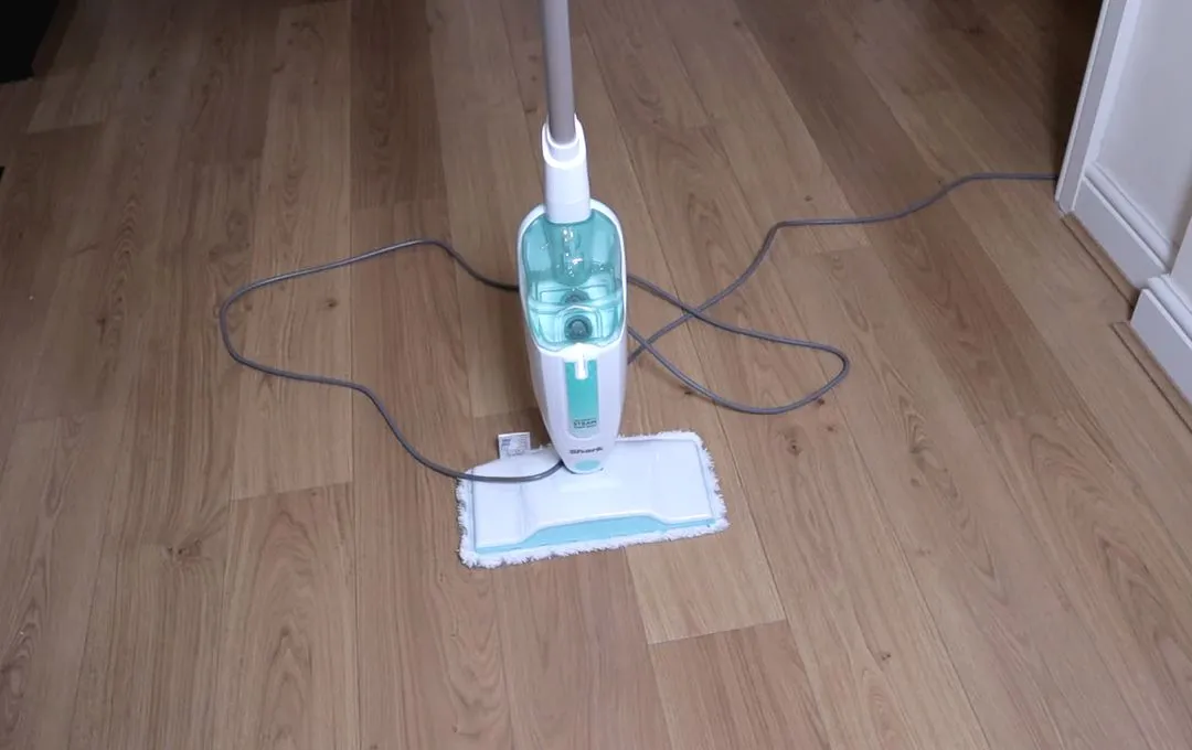 Mop parowy czy można myć panele? Sprawdź, co musisz wiedzieć Mop parowy czy można myć panele? Sprawdź, co musisz wiedzieć