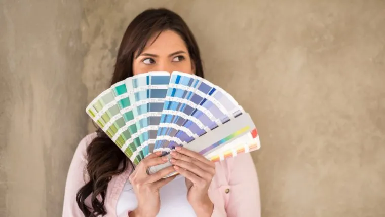 Jak dobrać kolor ubrań do urody, aby podkreślić naturalne piękno