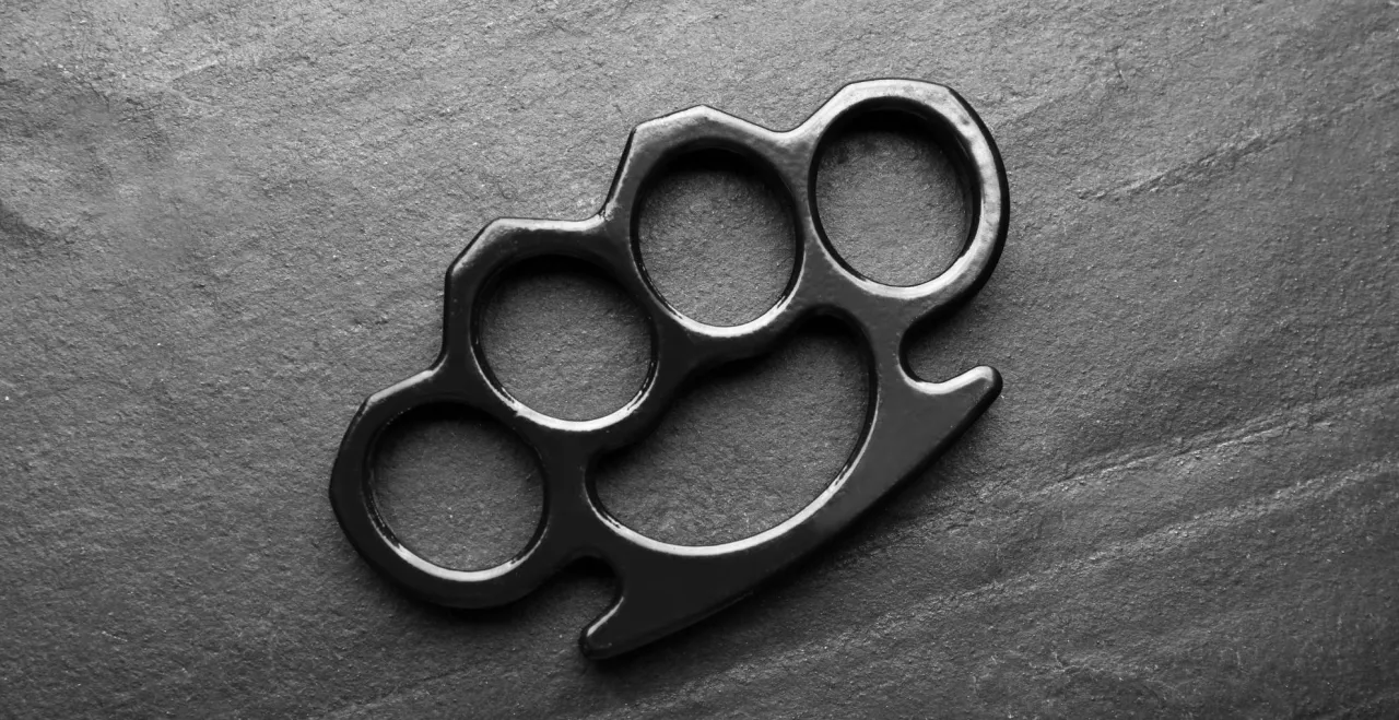 Czy kastet jest legalny? Sprawdź konsekwencje posiadania w Polsce