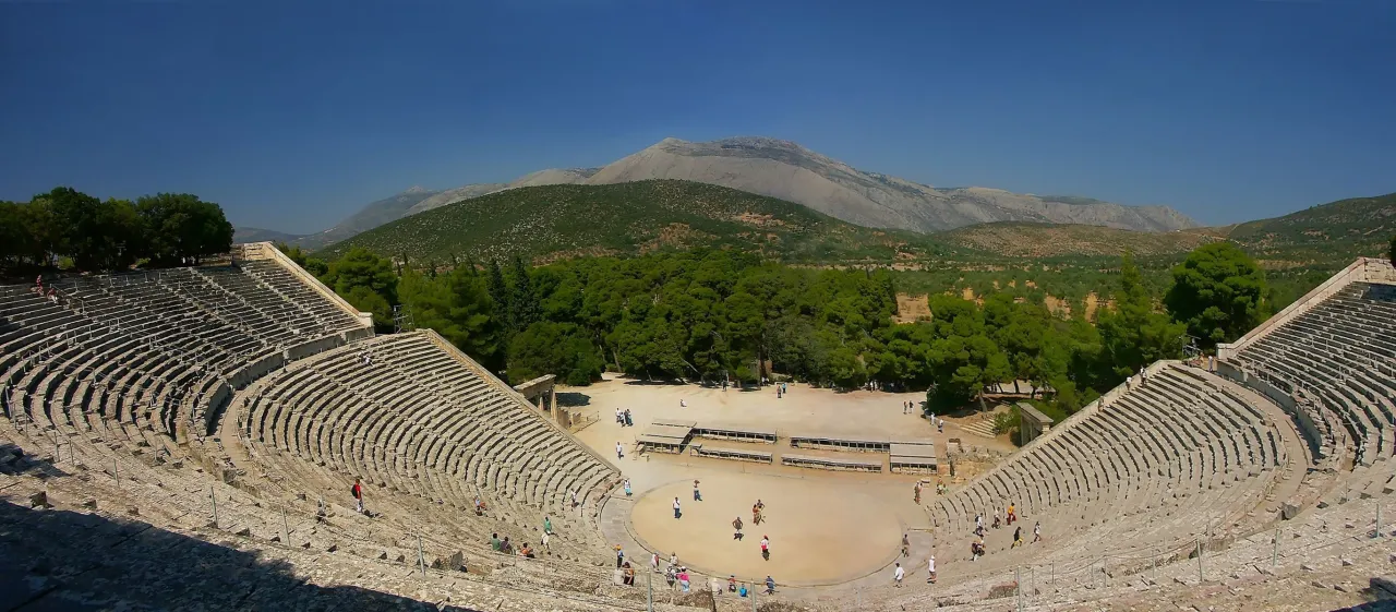Kiedy powstał teatr? Odkryj jego greckie korzenie i polskie początki