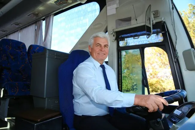 Kiedy kierowca autobusu może przejść na emeryturę? Sprawdź warunki