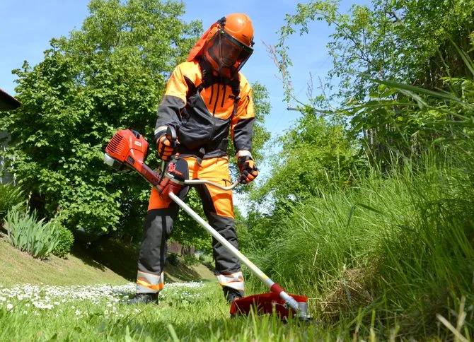 Jak nawinąć żyłkę do podkaszarki? Szybko, łatwo i bez zrywania!