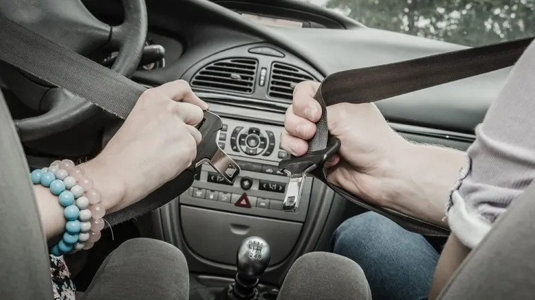 Ile punktów karnych za brak pasów? Sprawdź kary i konsekwencje