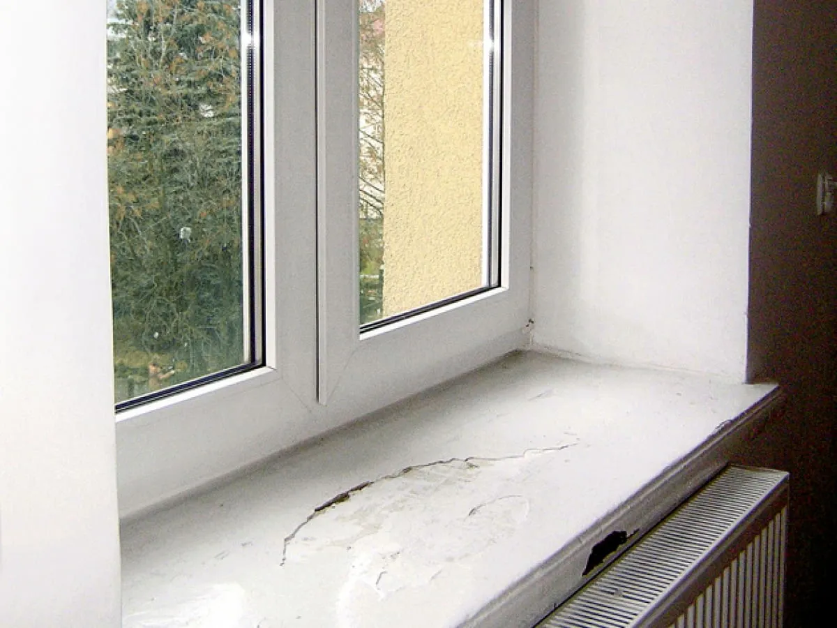 Parapet wewnętrzny: wpuszczać w ścianę czy nie? Poradnik