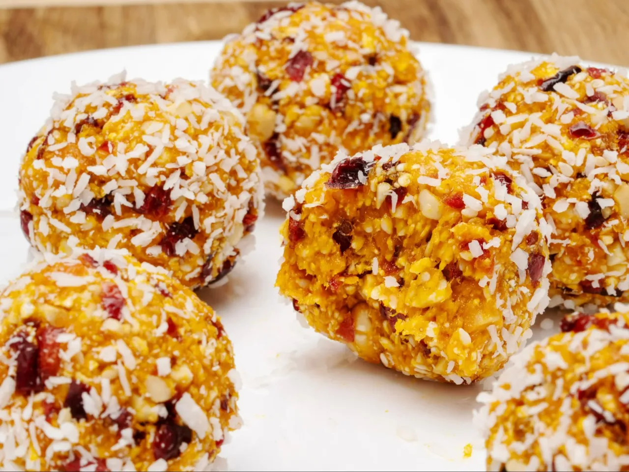 Kulki mocy: Zdrowa przekąska bez cukru - przepisy i porady Kulki mocy: Zdrowa przekąska bez cukru - przepisy i porady