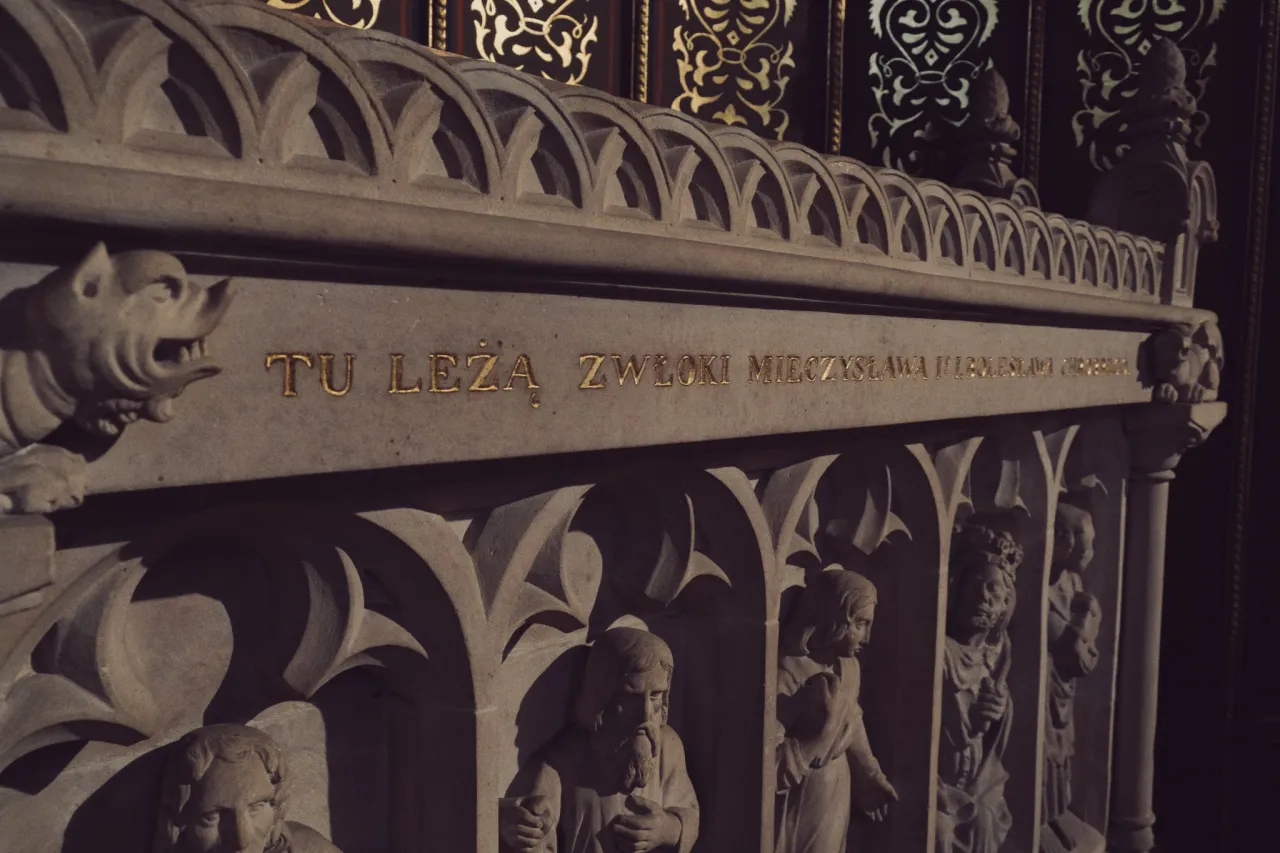 Jutrznia za zmarłego: Pełny tekst, znaczenie i jak odmawiać