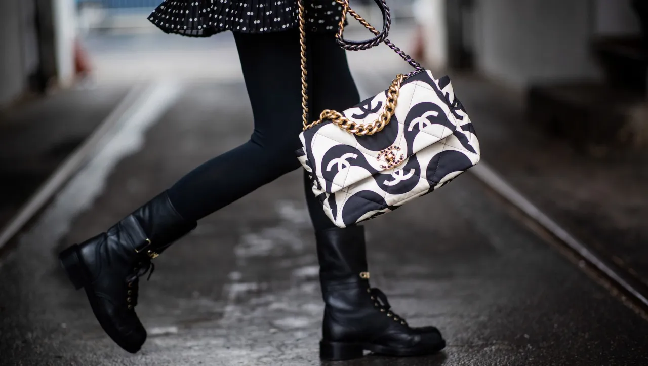 Nero jaki to kolor rajstop - jak stylizować czarne rajstopy?