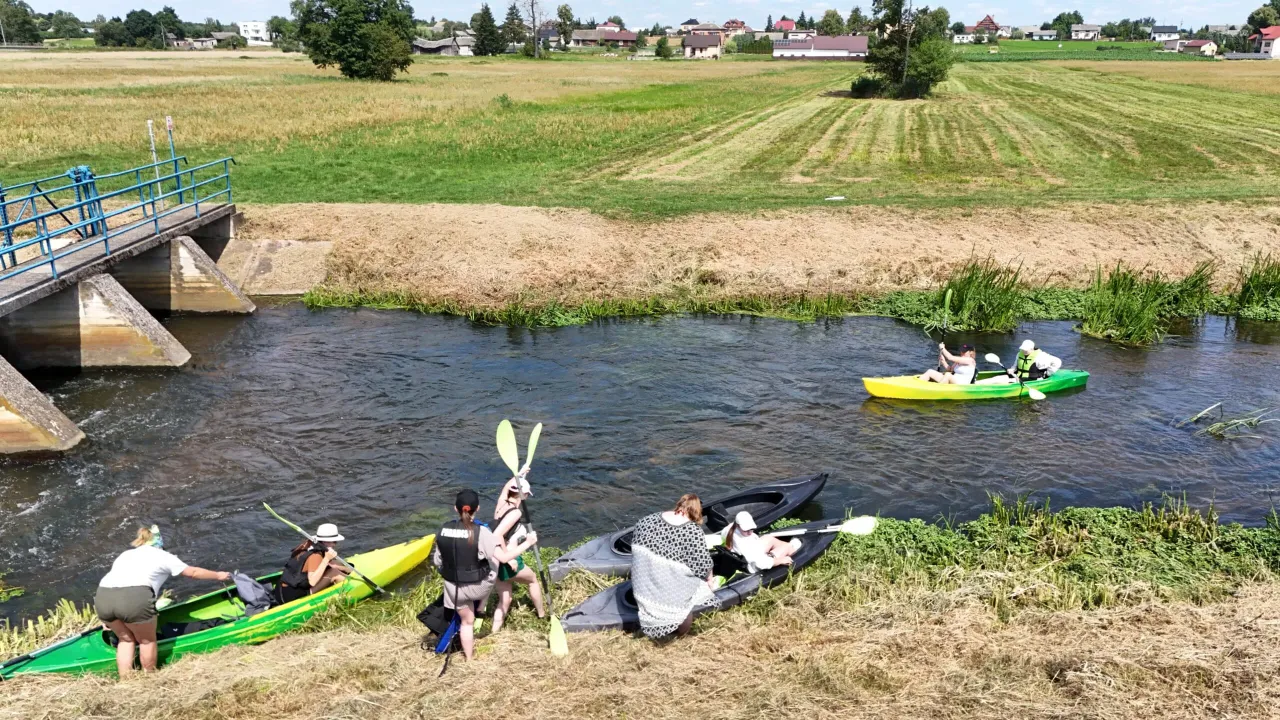 Spływ kajakowy Radom: najlepsze trasy, ceny i wypożyczalnie kajaków