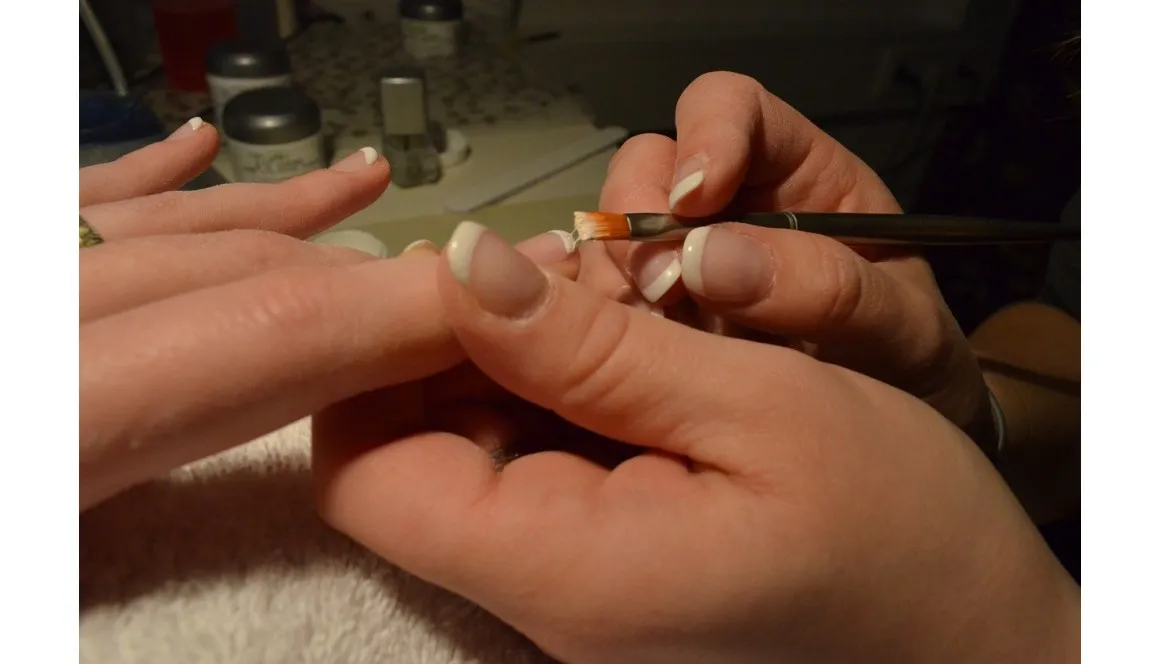 Skuteczne sposoby na porost paznokci – co jeść i jak dbać o nie