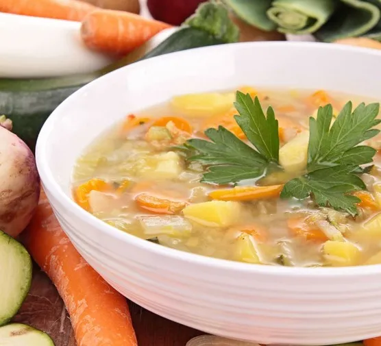 Zupa klarowna co to znaczy? Odkryj jej tajemnice i przepisy