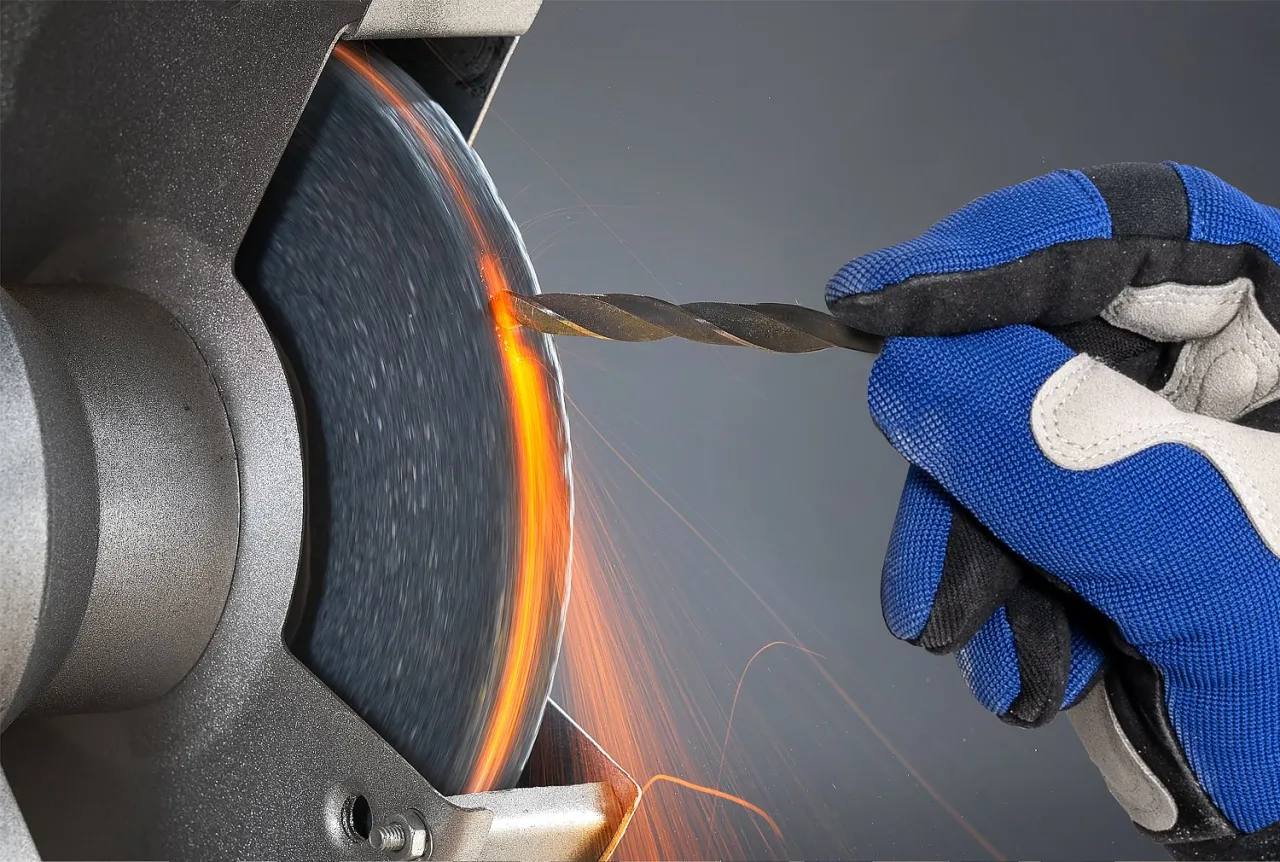 Jak naostrzyć wiertło do drewna, aby uniknąć frustracji podczas wiercenia