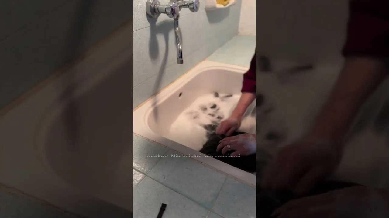 Jak prać swetry, aby ich nie zniszczyć - sprawdzone metody i porady