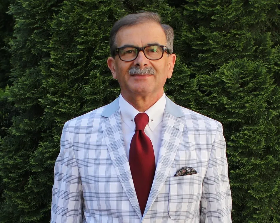 Jak nosić szpilkę do krawata: 5 zasad eleganckiego stylu