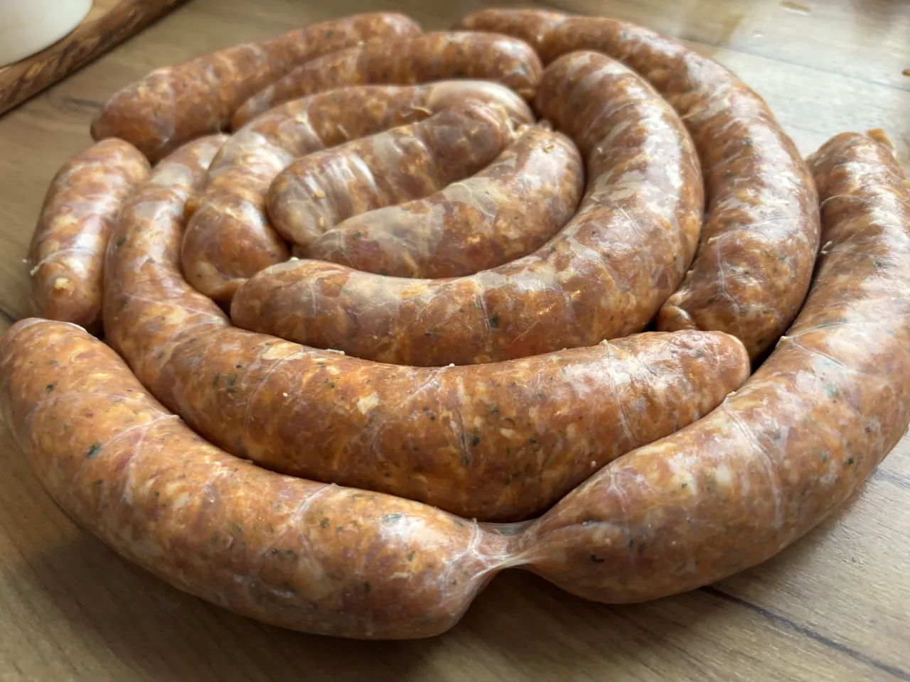 Jak upiec kiełbasę w piekarniku, aby była soczysta i aromatyczna