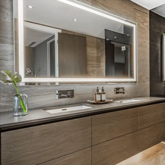 Na jakiej wysokości lustro nad umywalką, aby uniknąć problemów?