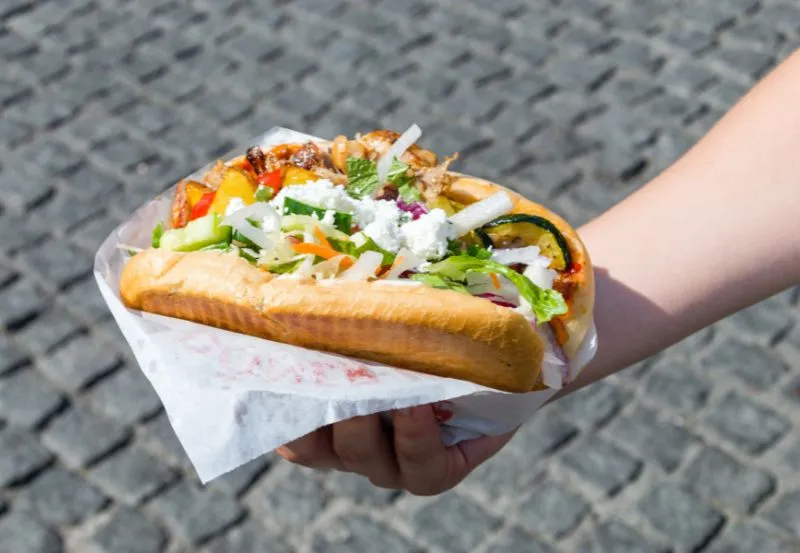 Gdzie zjeść w Berlinie? Odkryj ukryte skarby kulinarne miasta