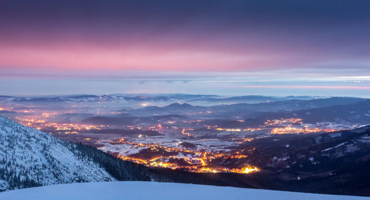 Atrakcje Jeleniej Góry zimą: gdzie na mroźne przygody?