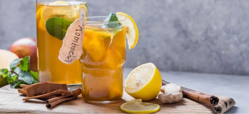 Najlepsze drinki z wodą gazowaną, które orzeźwią Twoje lato