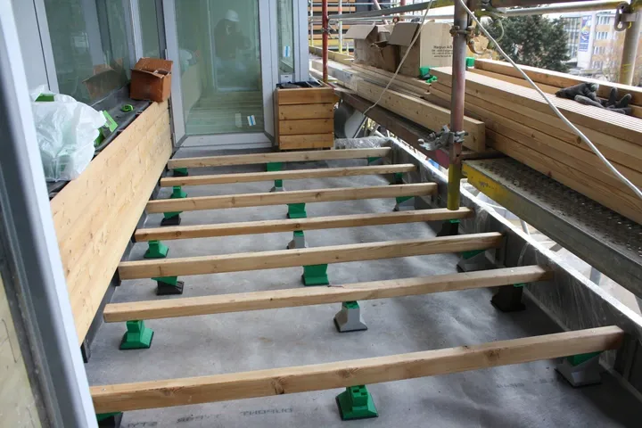 Jak położyć deski kompozytowe na tarasie - uniknij najczęstszych błędów