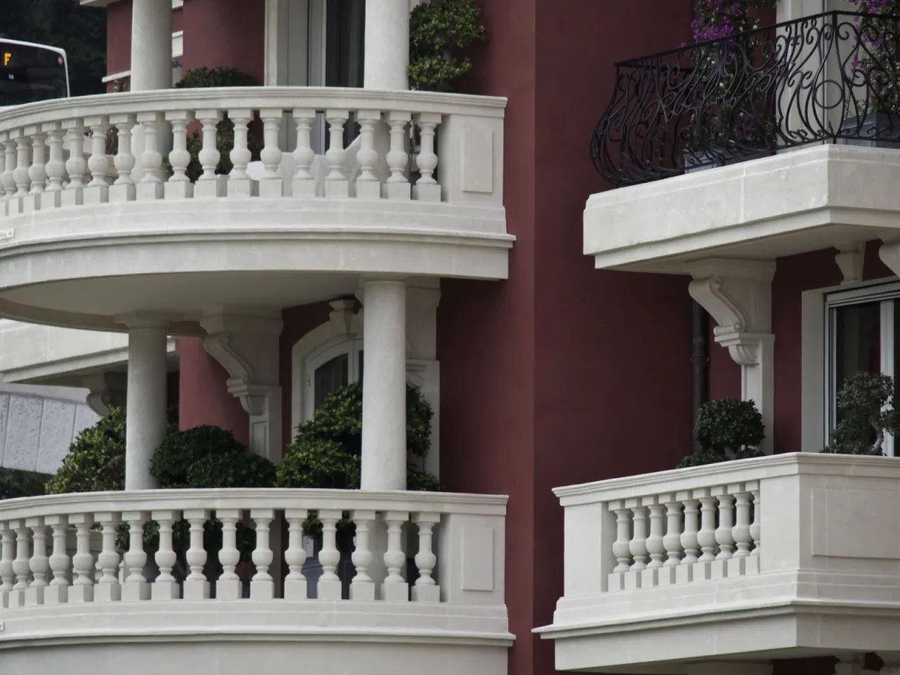 Jak zamontować balustradę do elewacji - uniknij najczęstszych błędów