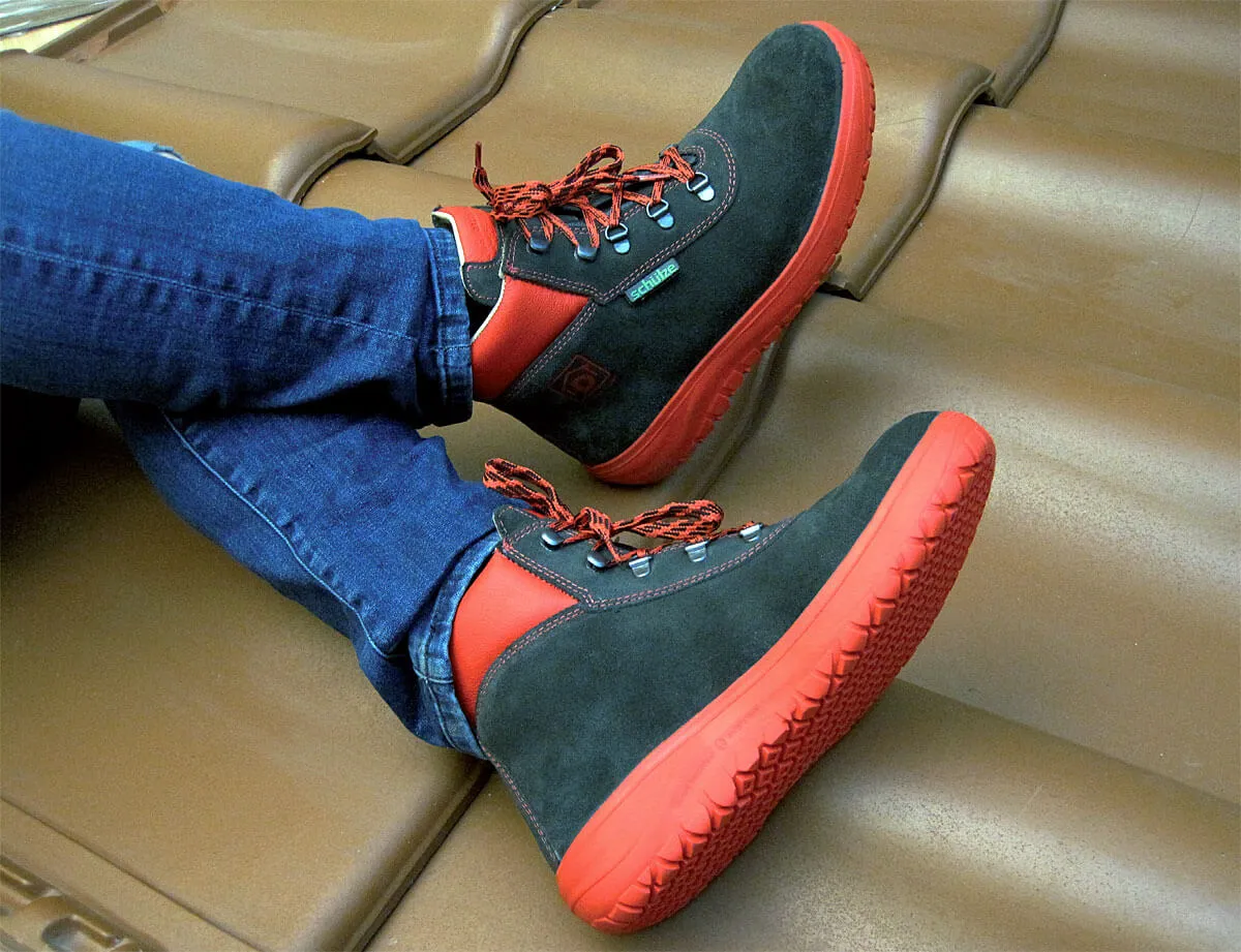 Jakie buty dla dekarza zapewnią bezpieczeństwo i komfort pracy?