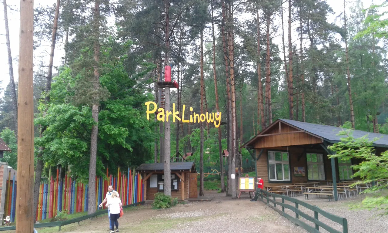 Park linowy Szymbark - emocjonujące trasy i atrakcyjne ceny dla rodzin