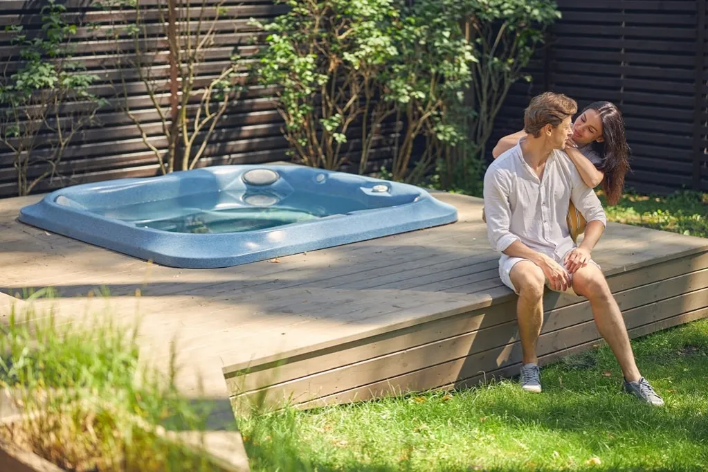 Jaka chemia do jacuzzi ogrodowego? Poradnik czystej i bezpiecznej wody