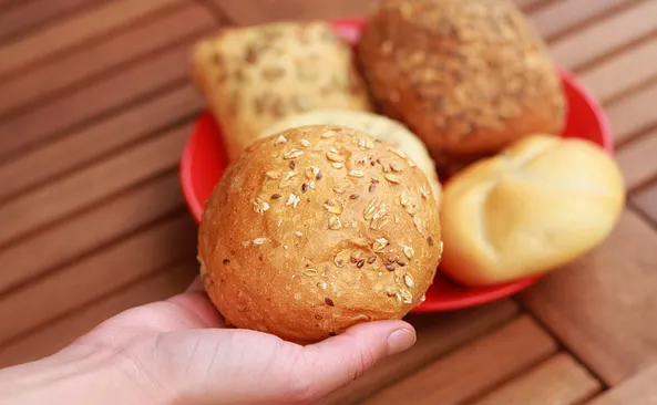 Kaloryczność bułek: Która jest najzdrowsza i najmniej tucząca?