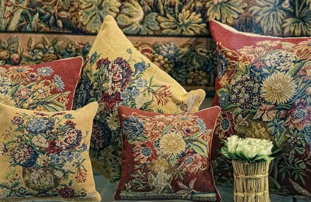 Kto wytwarza dekoracyjne tkaniny ścienne? Odkryj najlepszych producentów