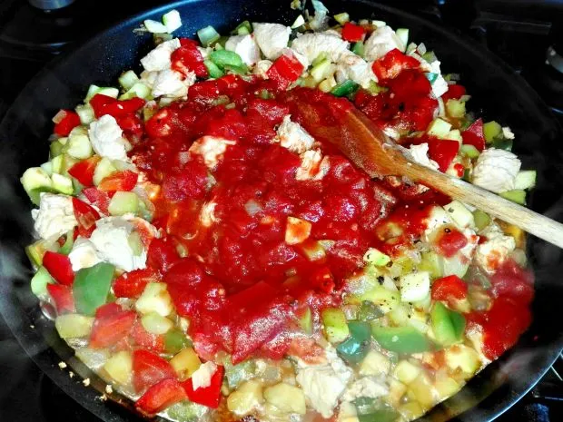 Leczo z indykiem – zdrowy obiad z mięsem i warzywami w roli głównej