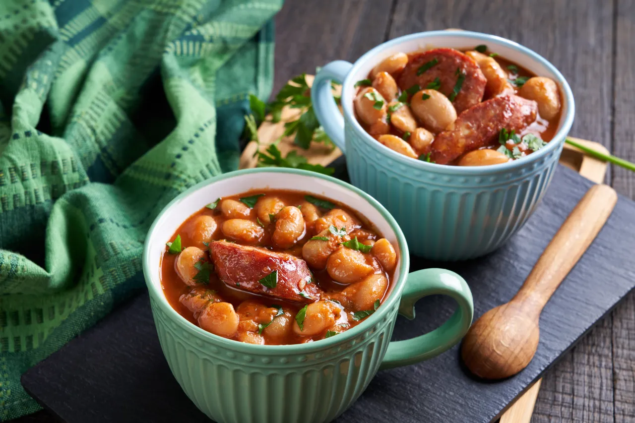 Jak przyprawić fasolkę po bretońsku? Porady i smakowite przepisy