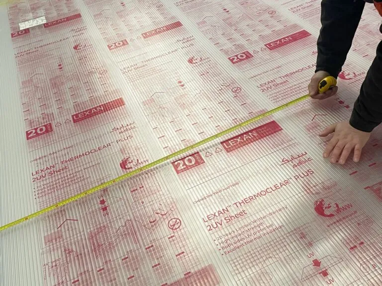 Jak skutecznie ciąć poliwęglan komorowy - sprawdzone metody i narzędzia