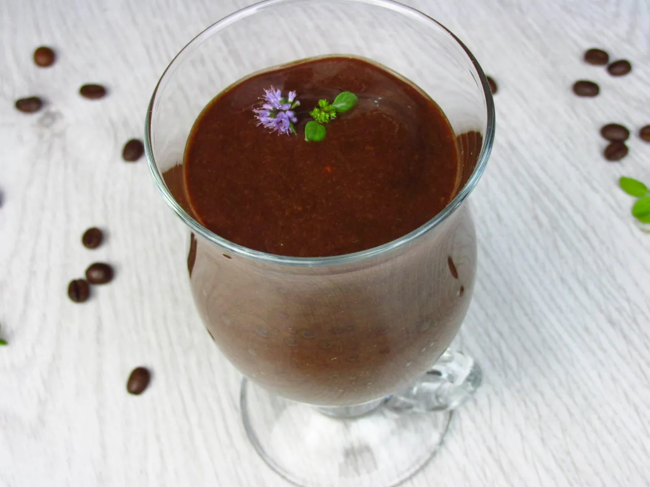 Sezonowe wypieki z czekoladą: Przepisy na każdą porę roku