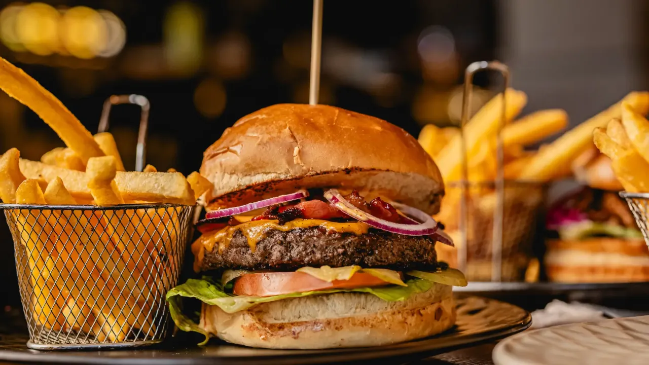 Jak wygląda idealny hamburger? Odkryj sekrety perfekcji!