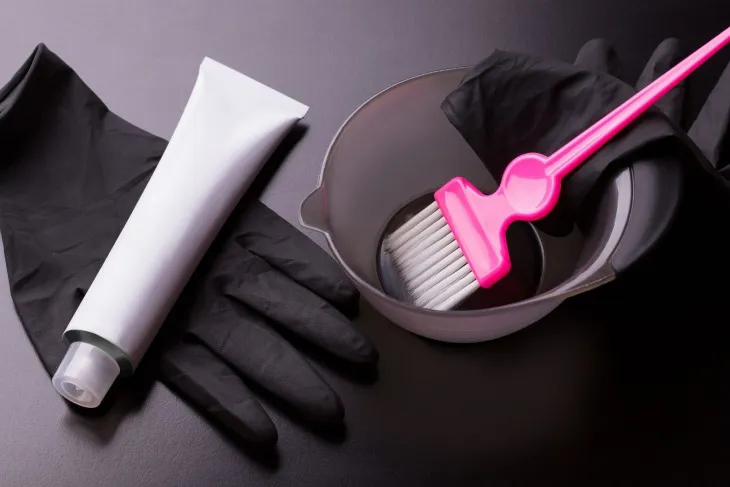 Farba półtrwała do włosów – co to znaczy i jak ją stosować?