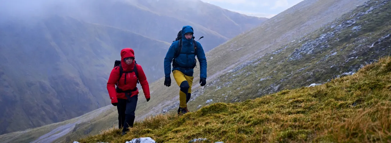 Jakie spodnie w góry wybrać, by uniknąć nieprzyjemności?