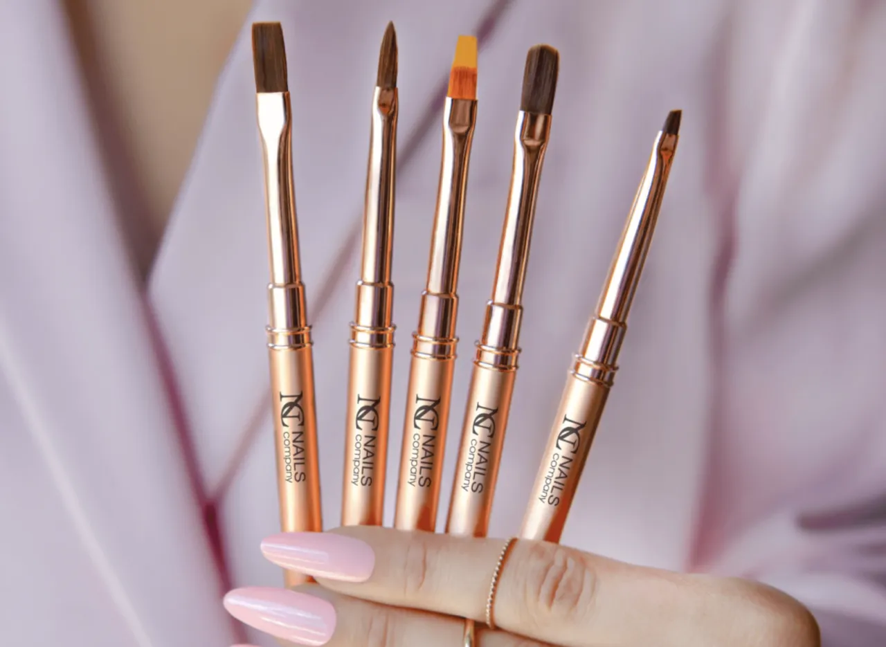 Jakie wyróżniamy pędzelki do hybrydy?