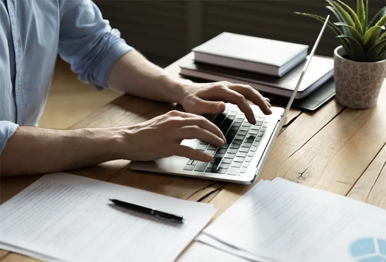 Czy bank sprawdza zatrudnienie? Poznaj metody weryfikacji dochodów.