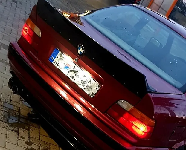 Duży spoiler do BMW E36: Wybór, montaż i prawo poradnik eksperta