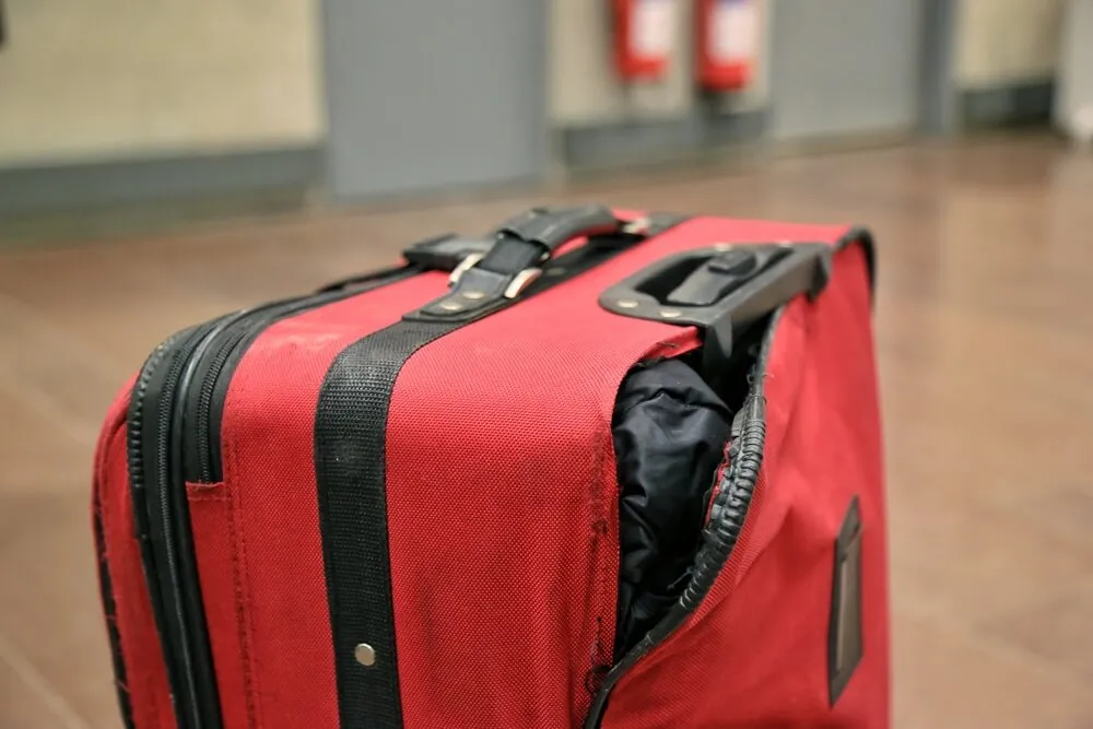 Jak naprawić zamek w walizce - skuteczne metody na zacięcie