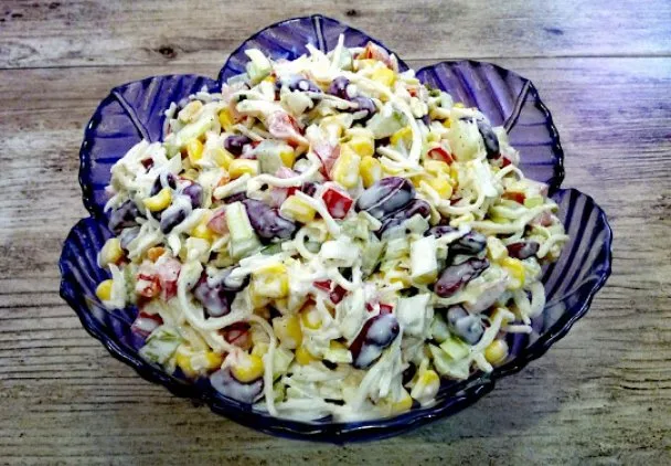 Sałatka z selera: przepis idealny. Sekrety smaku i bez wodnistej!