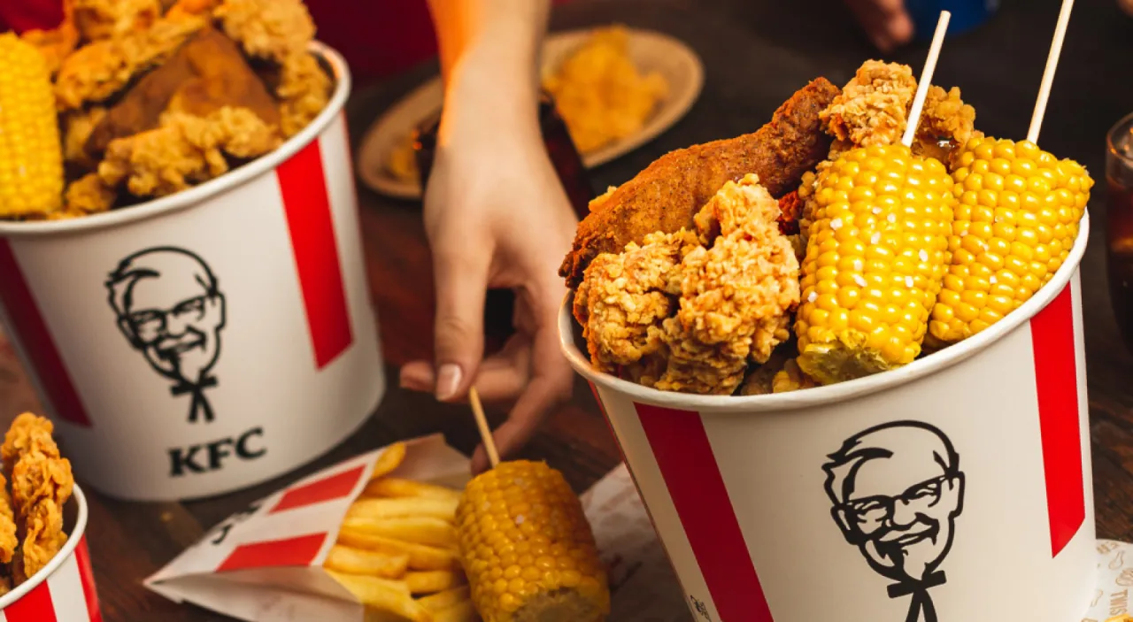 Ile kcal ma kubelek KFC? Zaskakujące kalorie w Twoim posiłku