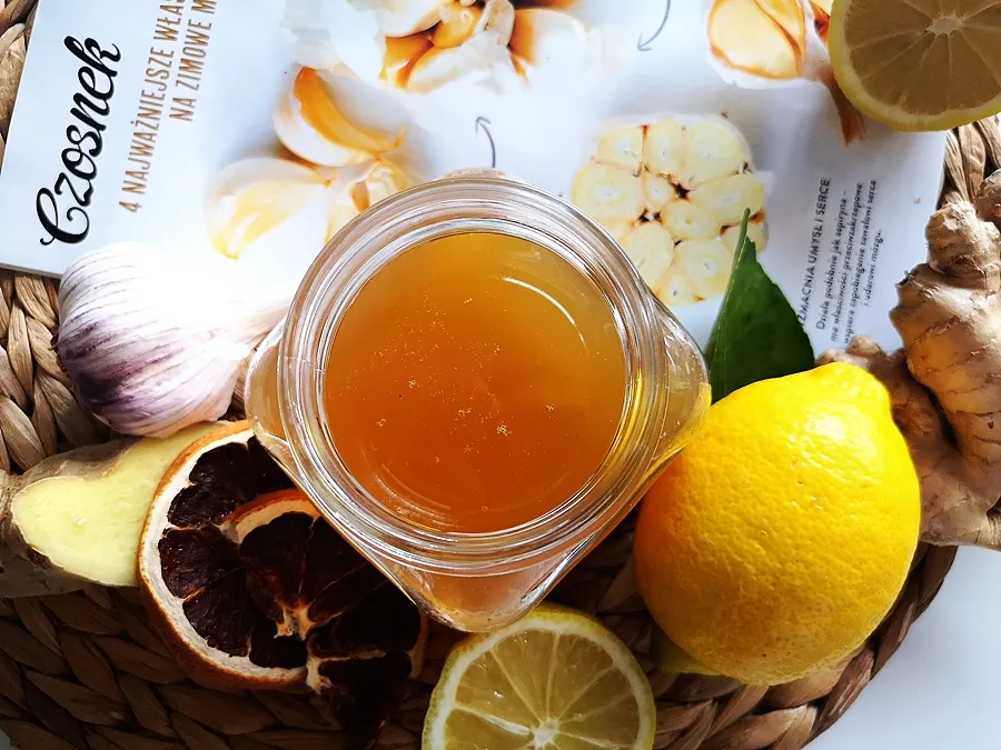 Napój z imbiru, kurkumy, cytryny i miodu na wzmocnienie odporności