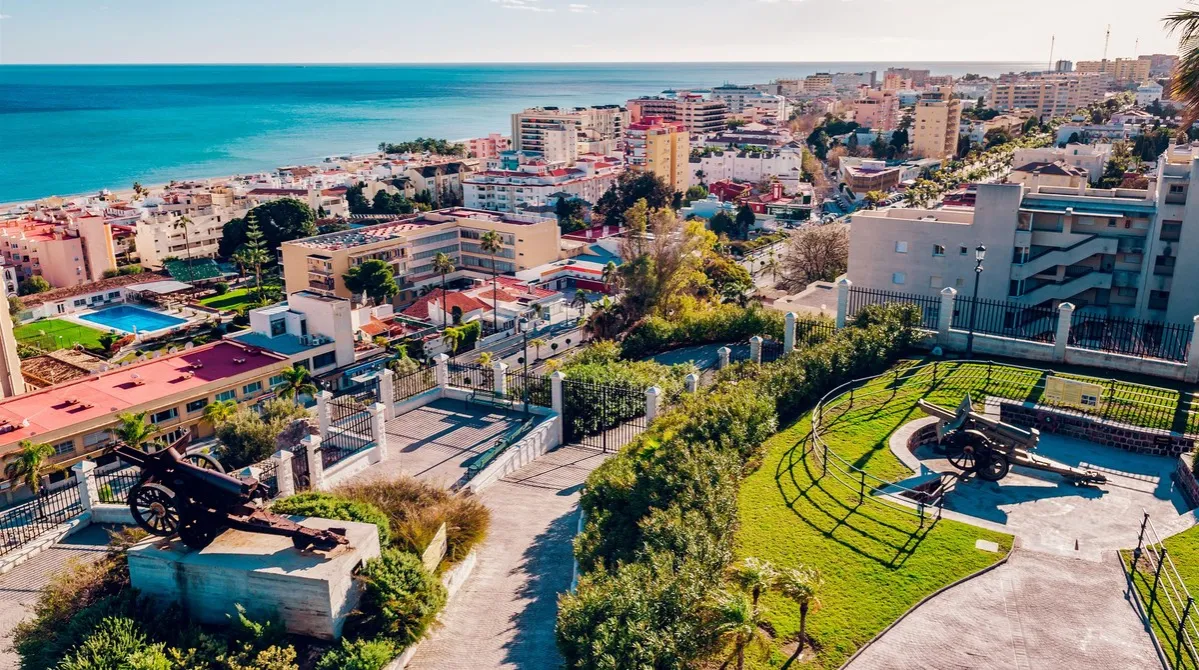 Czy w Maladze jest bezpiecznie? Odkryj zagrożenia i porady dla turystów