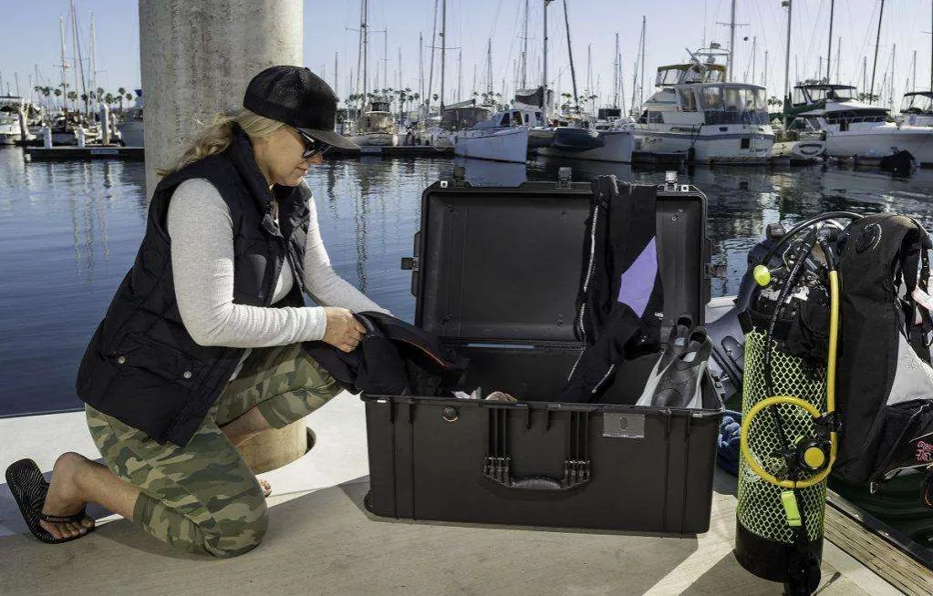 Walizka ABS czy poliwęglan - który wybór uchroni przed uszkodzeniem?