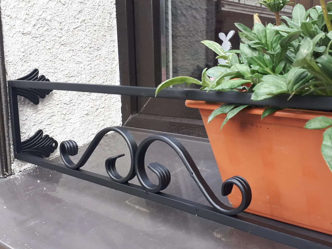 Barierki na parapet bez wiercenia - Jak wybrać i zamontować?