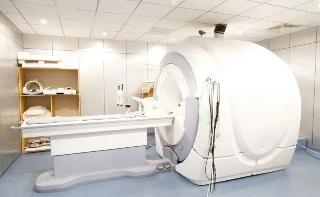 Co lepsze: tomografia czy rezonans? Poznaj kluczowe różnice i zalety